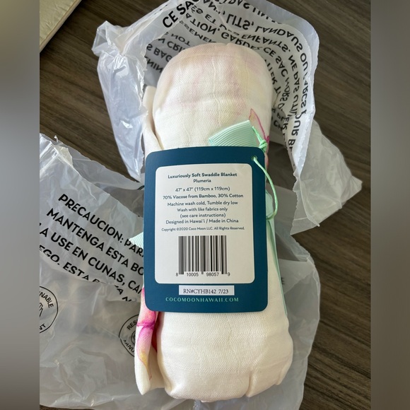 Coco Moon Plumeria Swaddle - Picture 2 of 2